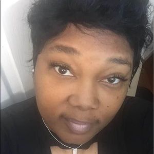 Meet your Posher, Dee